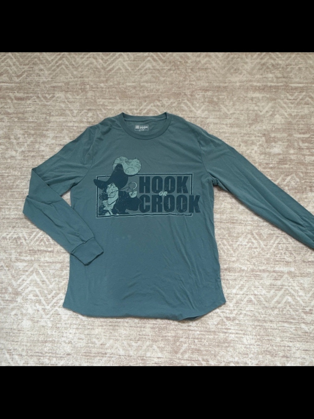 LuLaRoe Disney Captain Hook “Hook or Crook” Long Sleeve Graphic Tee NWT Medium